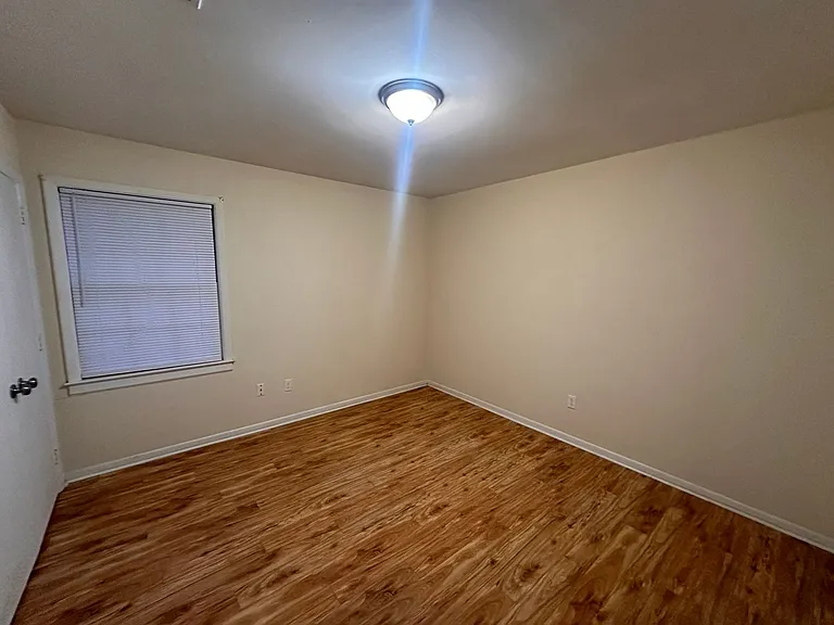 801 Montclair Dr — Photo 12