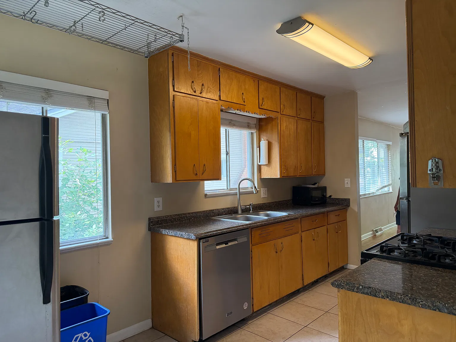 4 bed, 2000 sqft, $2,800 — Photo 2