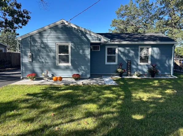 124 Deslauriers St, Chicopee, MA 01020