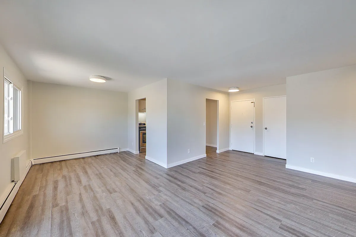 Photo 2 of 20 - 233 Durand St #302 - Sarnia, ON Building Photo - 233 Durand St #302