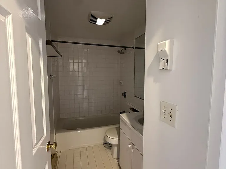 1742 Washington St #3 — Photo 8