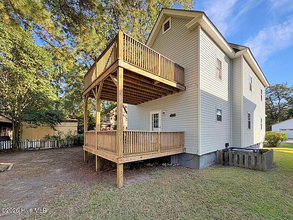 2nd image of 1014 W Colonial Avenue