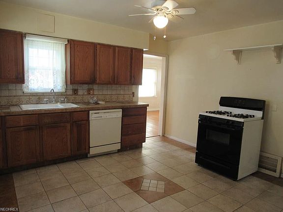 4th image of 5248 W 147th St
