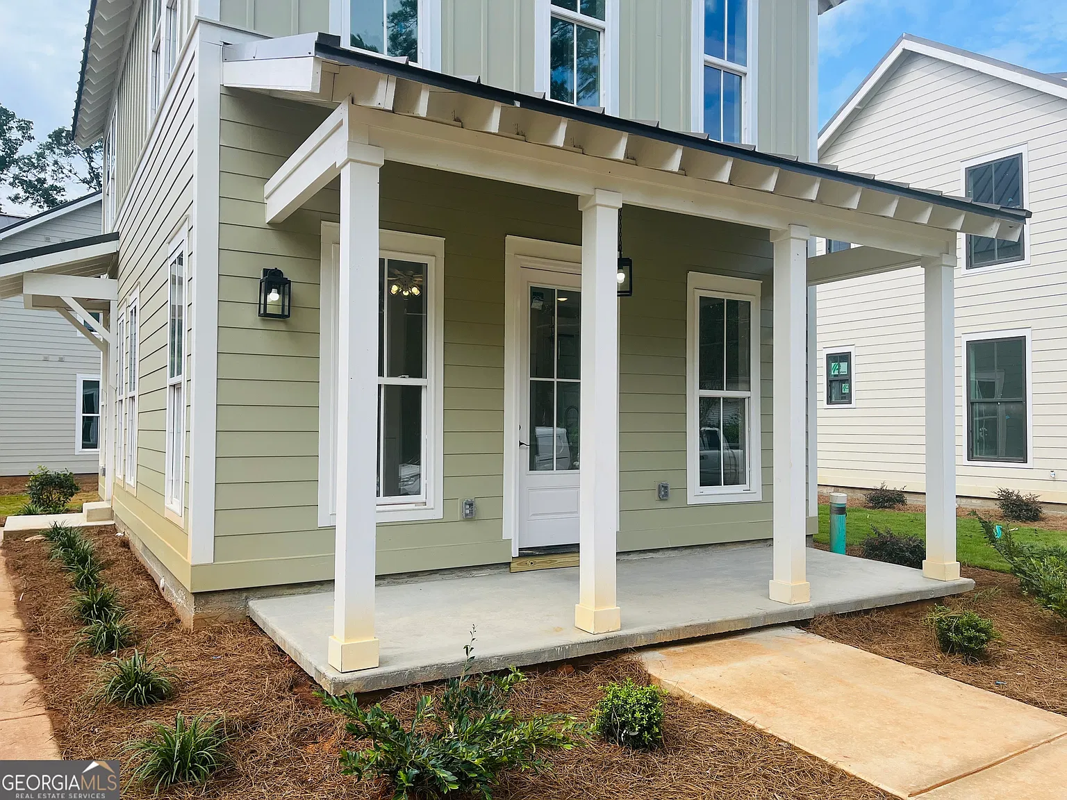 1 bed, 1.5 bath, 570 sqft, $947 — Photo 2