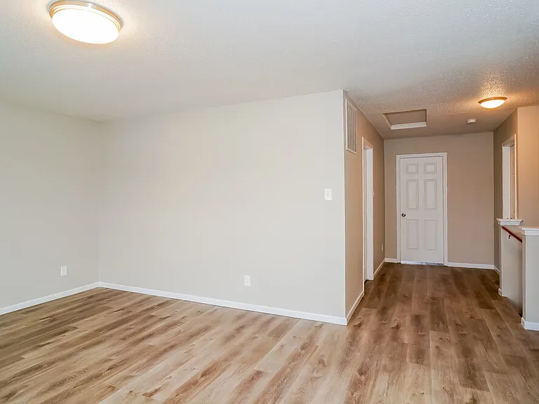 10767 Miller Dr — Photo 11