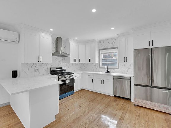 5th image of 10926 209th St