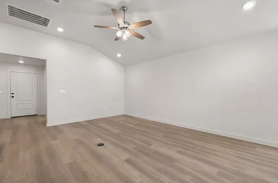 4 bed, 1700 sqft, $2,300 — Photo 3
