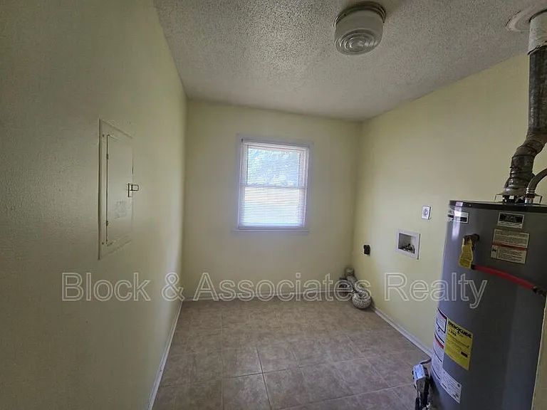 2612 Ernest St — Photo 16