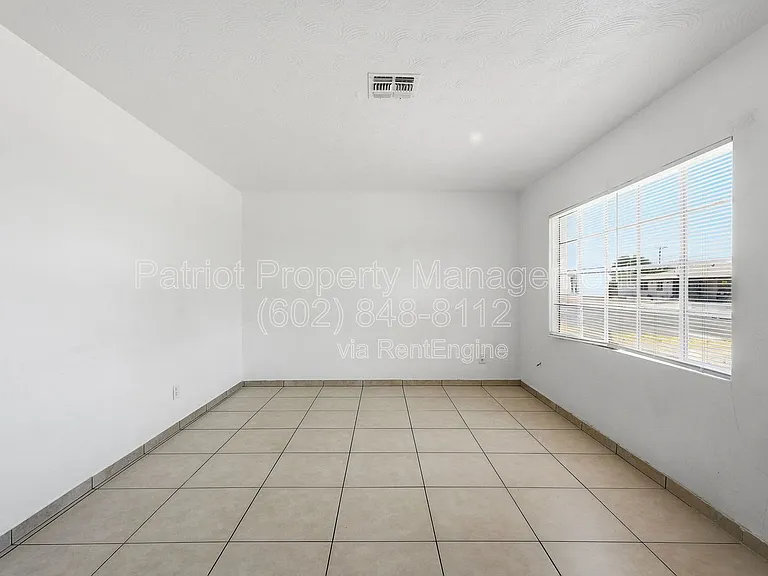 6701 N 33rd Ave — Photo 5