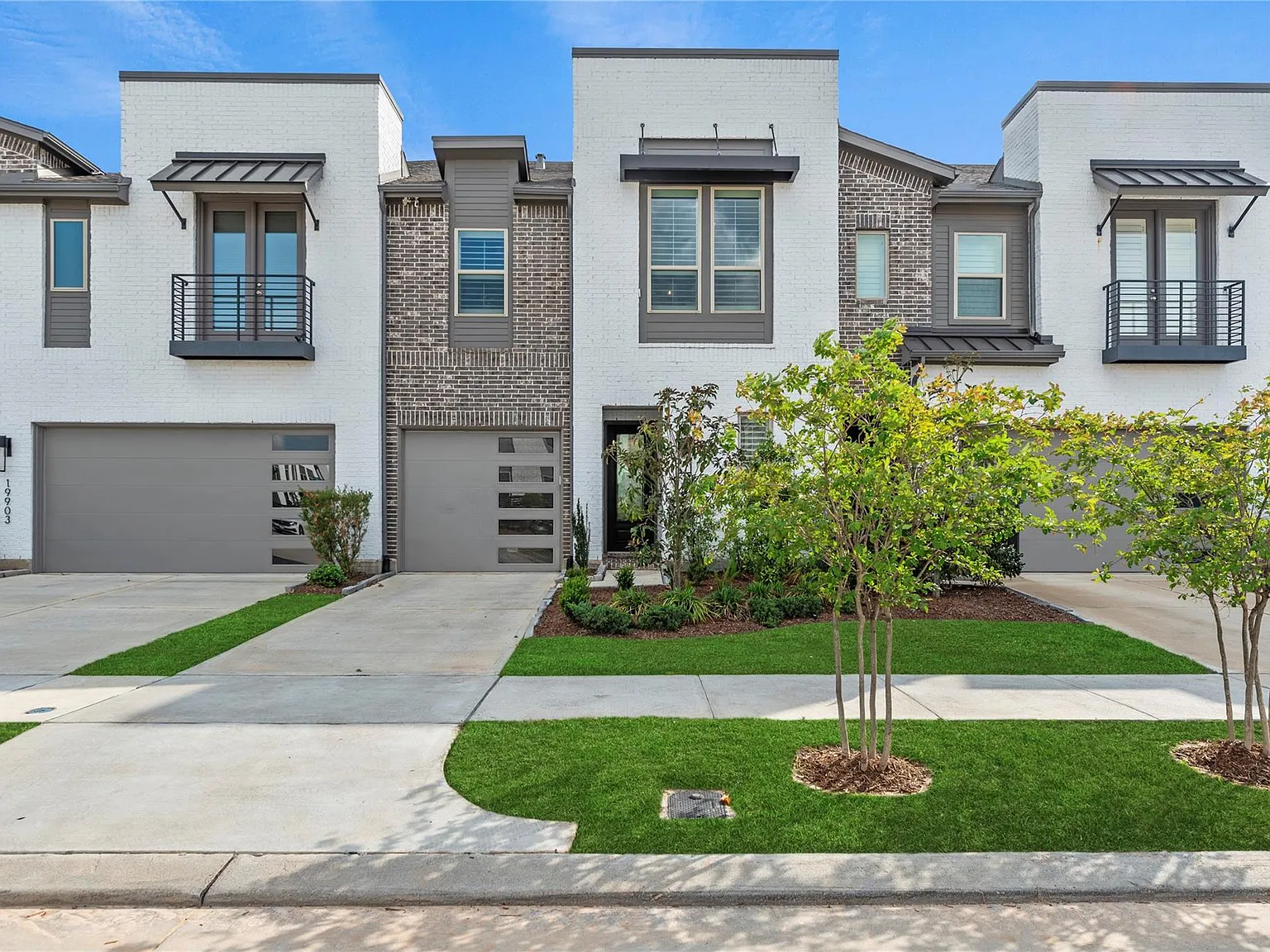 3 bed, 2.5 bath, 2072 sqft, $3,500 — Photo 1