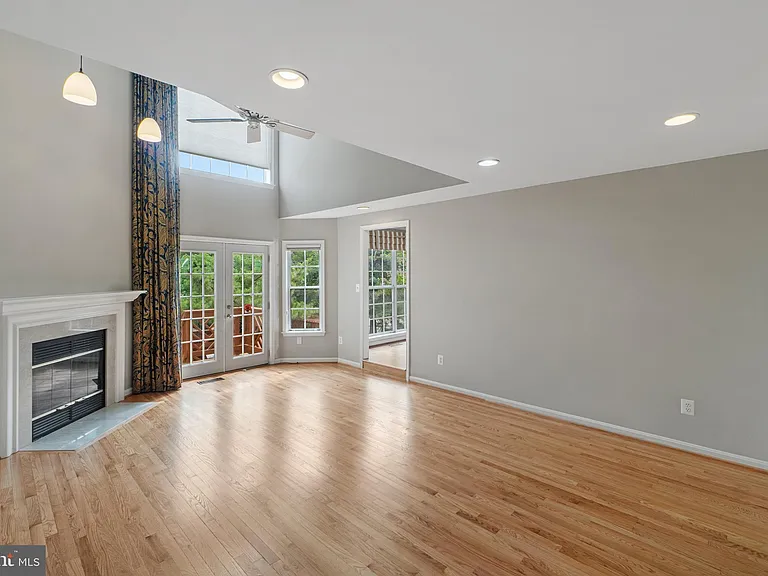 21163 Crocus Ter — Photo 13
