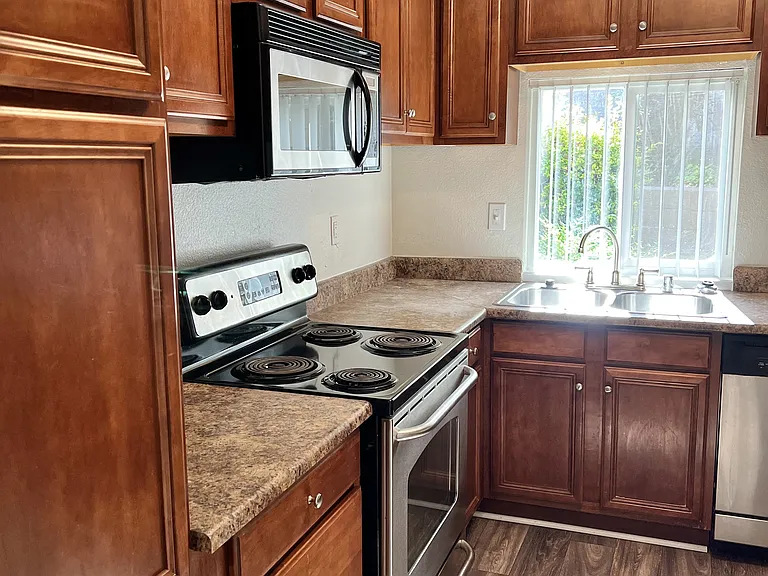 Canyon Crest Views Apartments — Photo 19