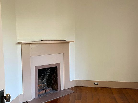 3rd image of 817 De La Vina St #B