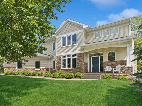 2007 Wedgewood Pl, Coralville, IA 52241