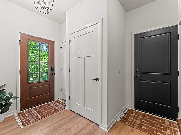4th image of 283 Alcan Dr