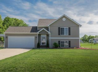 758 Cattail Ln, Pinckney, MI 48169