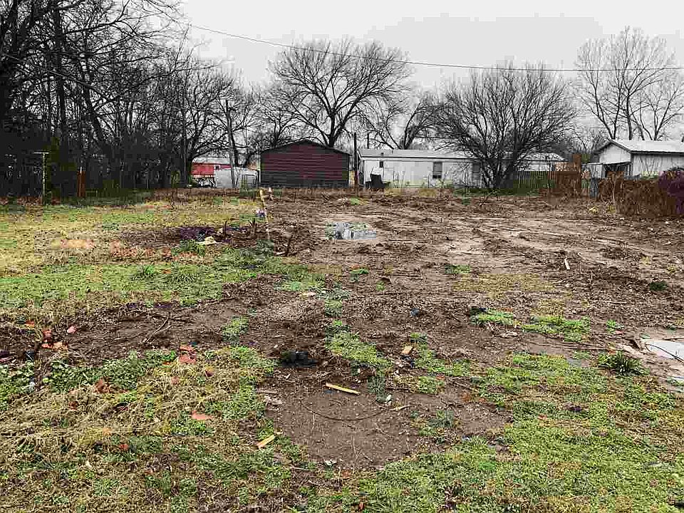 2nd image of 1320 W 15th St
