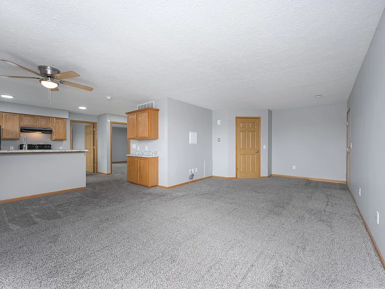 3953 & 3954 Mount Vernon Blvd — Photo 17
