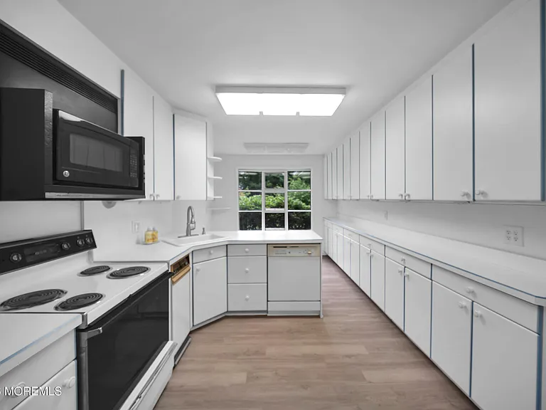 170 Bingham Ave — Photo 11