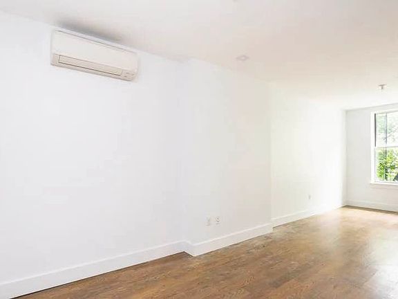 3rd image of 226 Hawthorne St #4
