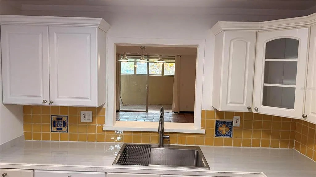 1 bed, 1.5 bath, 940 sqft, $1,600 — Photo 4