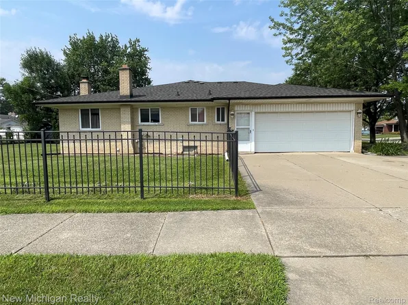 34209 Mac Donald Dr, Sterling Heights, MI 48310