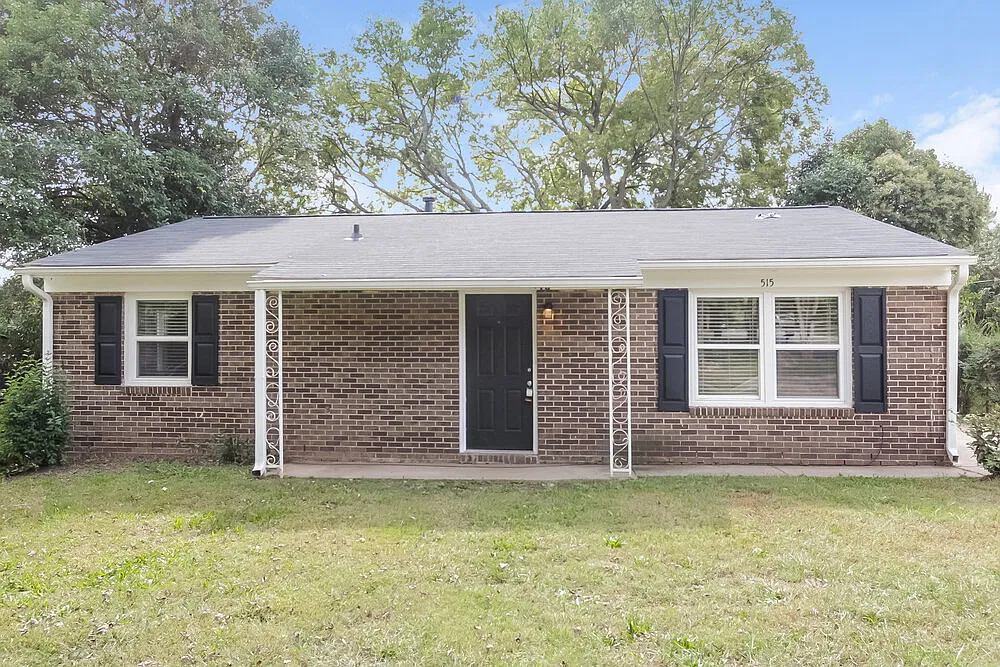 3 bed, 1.0 bath, 1111 sqft, $1,715 — Photo 1