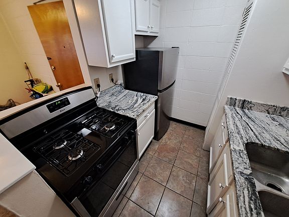5th image of 1826 N Star Ave #E