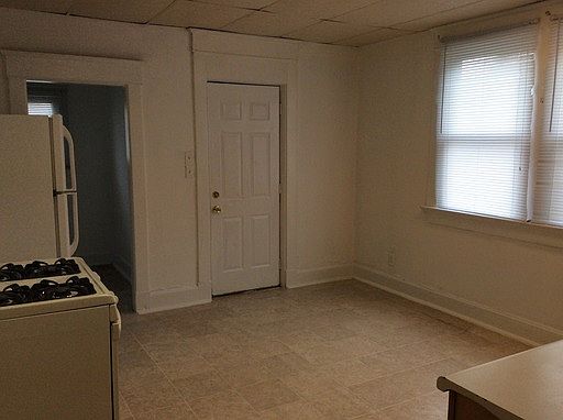 5th image of 944 E Morris St