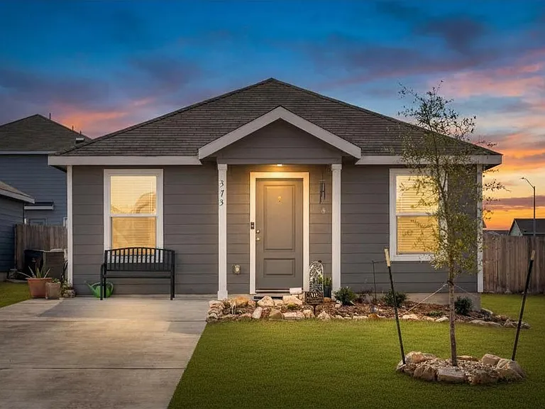 373 Cowpoke Dr — Photo 2