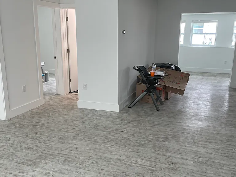 35 SW 6th St #1 — Photo 8