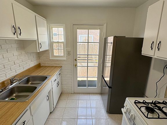 2nd image of 766 Jefferson Ave APT A