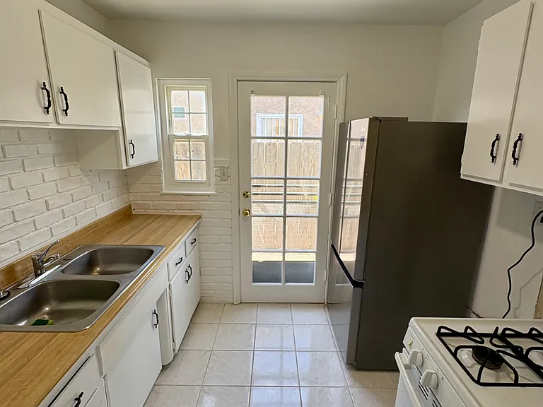 766 Jefferson Ave #A — Photo 2