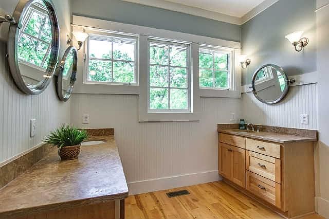 2nd image of 2024 Parker Hollow Ln