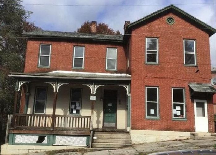 1st image of 226 E Union St