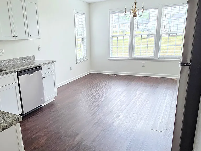 105 Wimbledon Ct — Photo 5