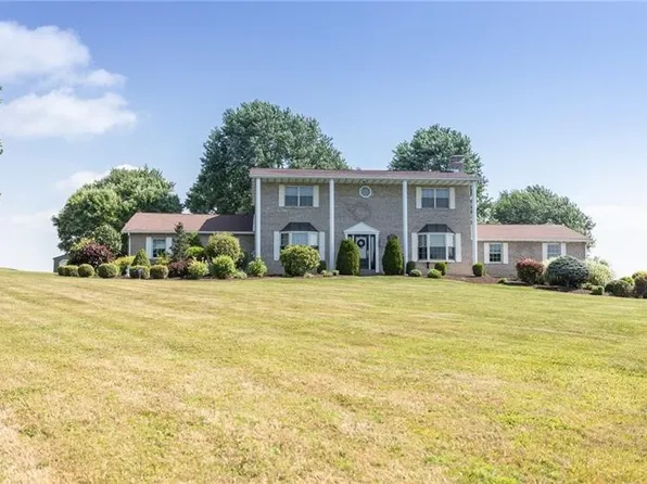 407 Amity Dr, Connellsville, PA 15425