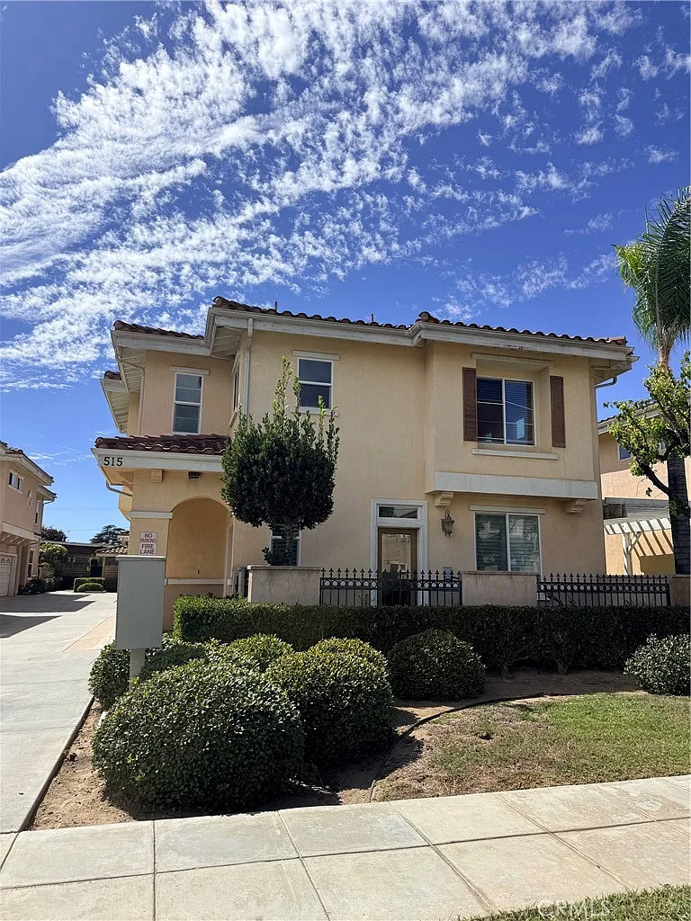 4 bed, 2348 sqft, $3,850 — Photo 2