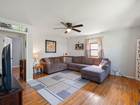 3rd image of 9141 Grand Ave