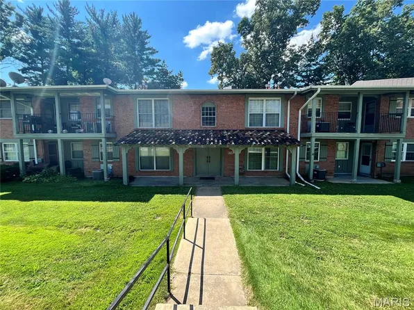 8732 Santa Bella Dr APT F, Hazelwood, MO 63042