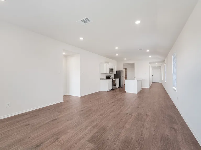 1709 Potomac Ln — Photo 5