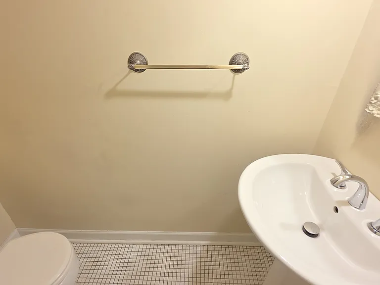 389 Circuit Ln #B — Photo 4