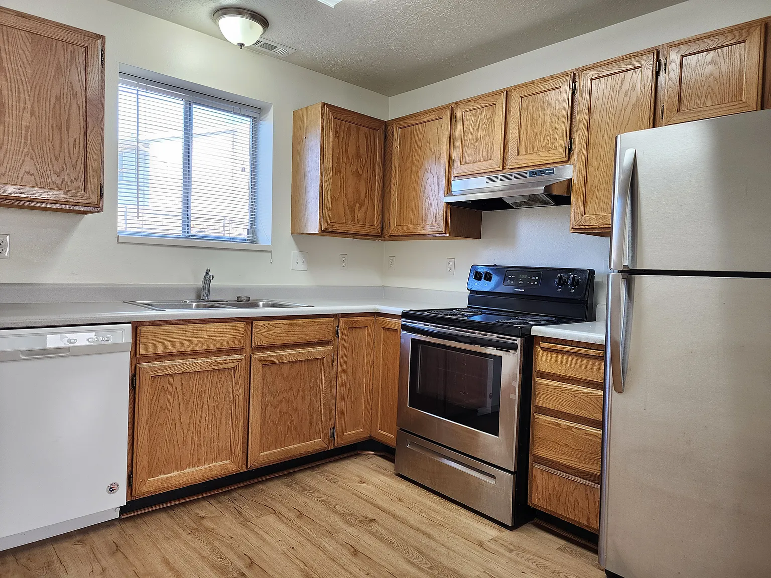2 bed, 850 sqft, $1,250 — Photo 3