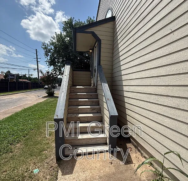 6028 S 90th East Pl — Photo 2