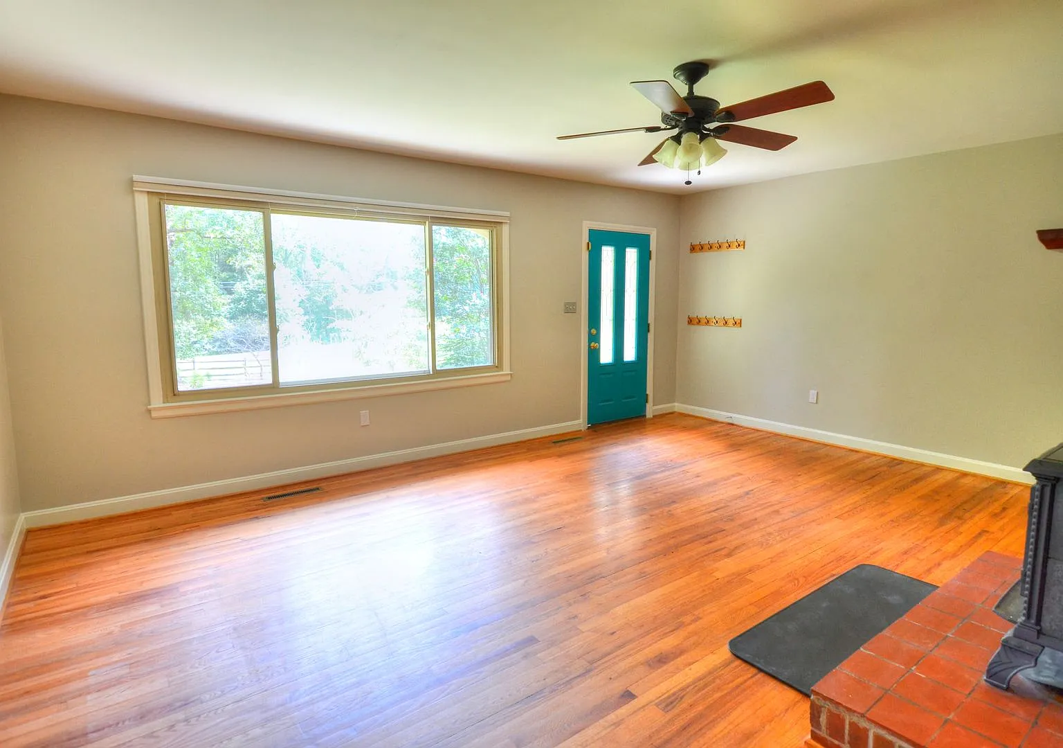 3 Bed/1.5 Bath Home + 2 Fenced Acres - Available In August! — Photo 2