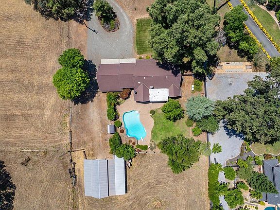 3rd image of 9871 Deschutes Rd
