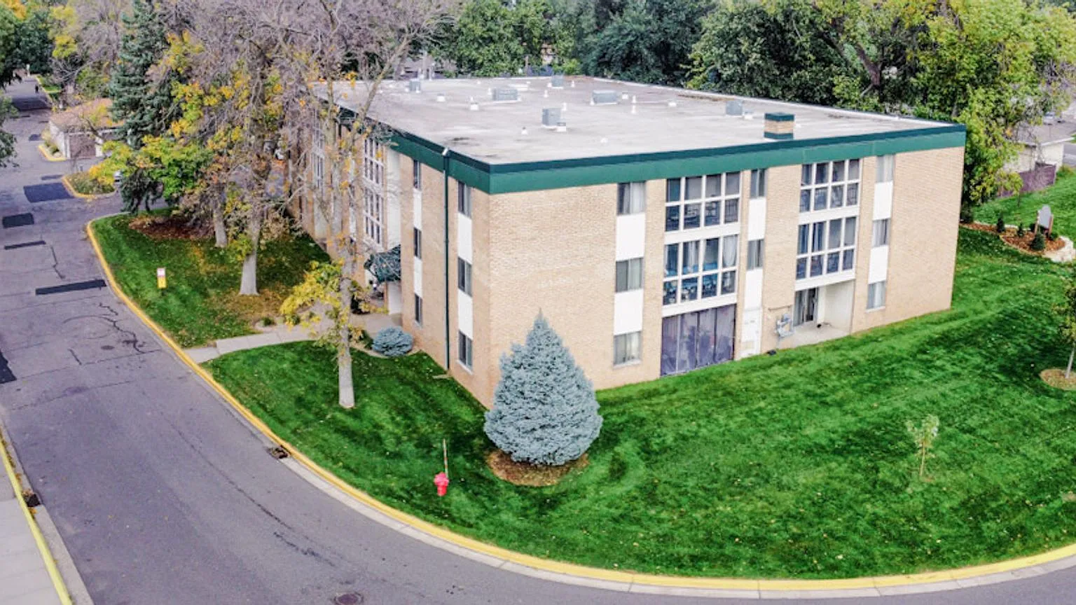 The Groves Apartments — Photo 1