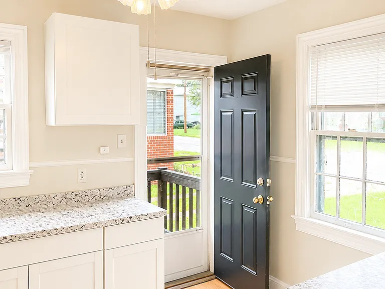 113 Halifax St — Photo 4