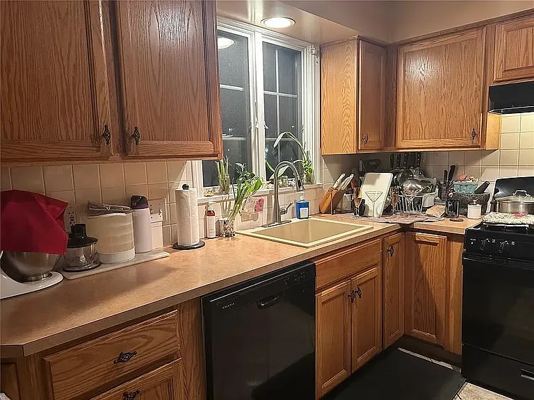 252 Gentian Ave #1 — Photo 10