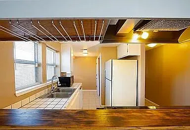 421 Illinois St — Photo 10